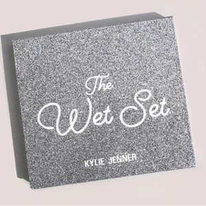 Kylie Jenner The Wet Set First Holiday Edition Palette 100% Authentic!